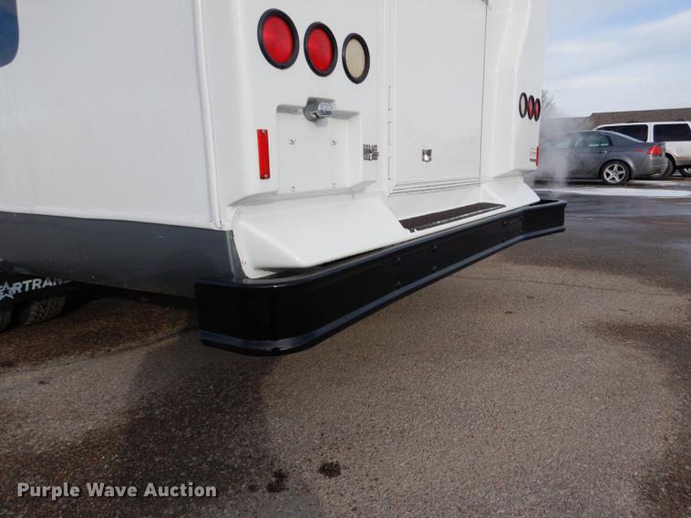 image for item FA9266 2005 Ford Econoline E450 shuttle bus