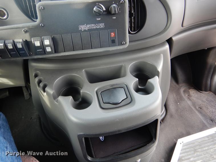 image for item FA9266 2005 Ford Econoline E450 shuttle bus