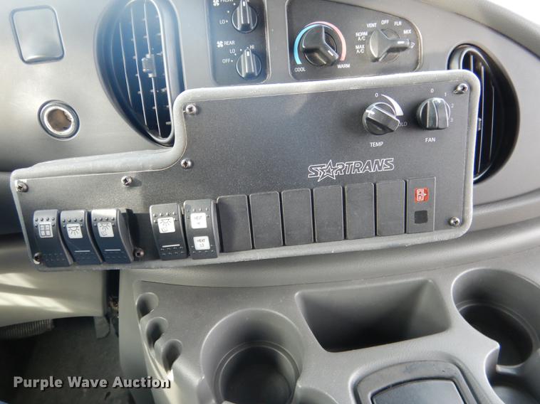 image for item FA9266 2005 Ford Econoline E450 shuttle bus