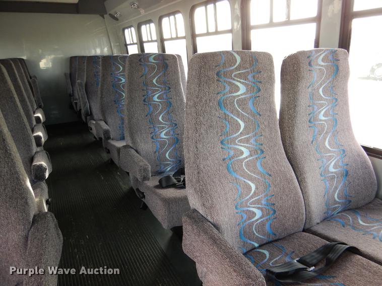 image for item FA9266 2005 Ford Econoline E450 shuttle bus