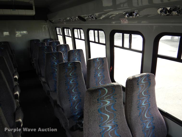 image for item FA9266 2005 Ford Econoline E450 shuttle bus