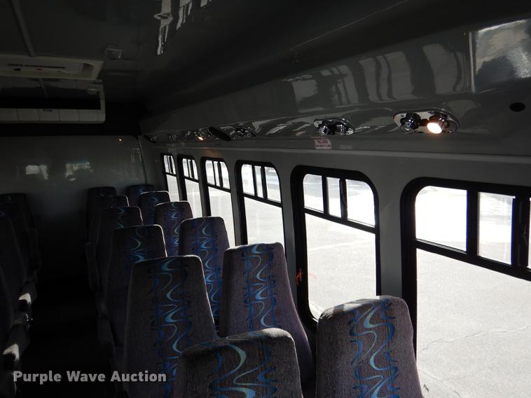 image for item FA9266 2005 Ford Econoline E450 shuttle bus