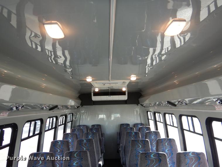 image for item FA9266 2005 Ford Econoline E450 shuttle bus