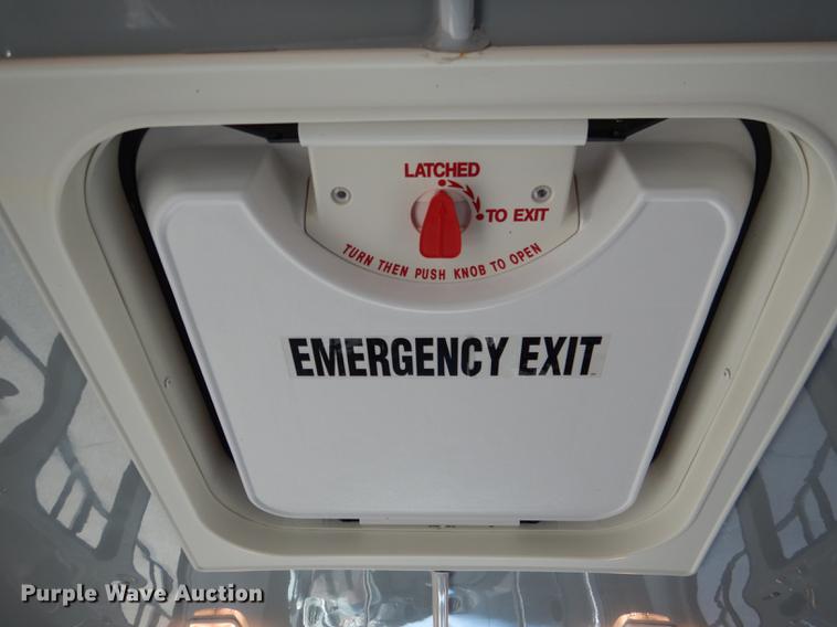 image for item FA9266 2005 Ford Econoline E450 shuttle bus