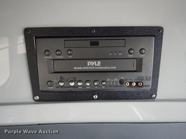 image for item FA9266 2005 Ford Econoline E450 shuttle bus