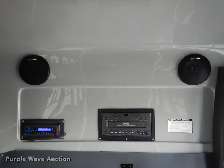 image for item FA9266 2005 Ford Econoline E450 shuttle bus