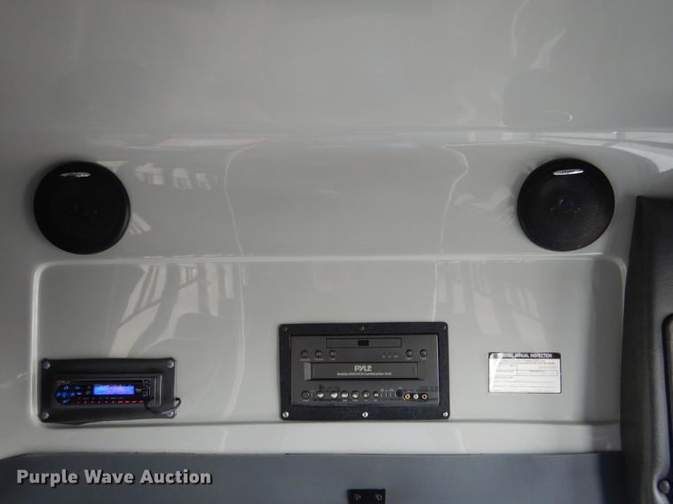 image for item FA9266 2005 Ford Econoline E450 shuttle bus