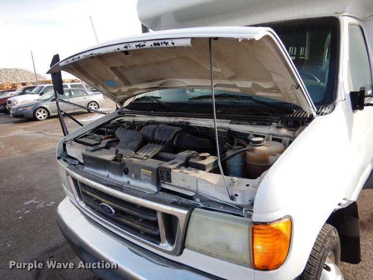 image for item FA9266 2005 Ford Econoline E450 shuttle bus