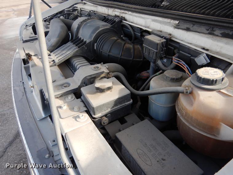 image for item FA9266 2005 Ford Econoline E450 shuttle bus