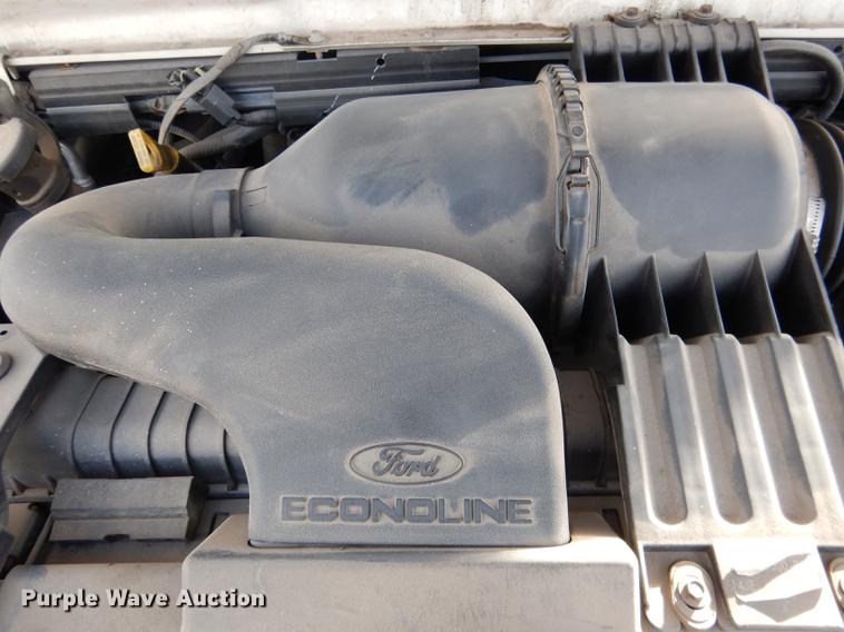 image for item FA9266 2005 Ford Econoline E450 shuttle bus