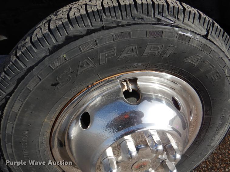 image for item FA9266 2005 Ford Econoline E450 shuttle bus