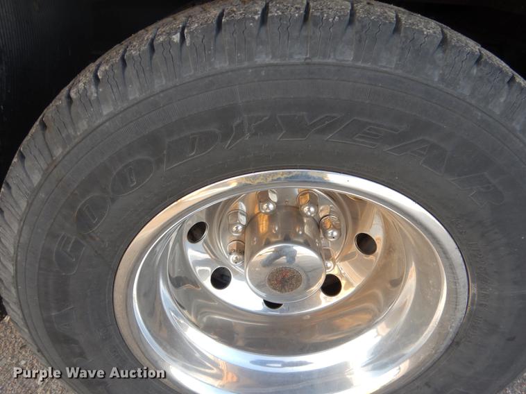 image for item FA9266 2005 Ford Econoline E450 shuttle bus