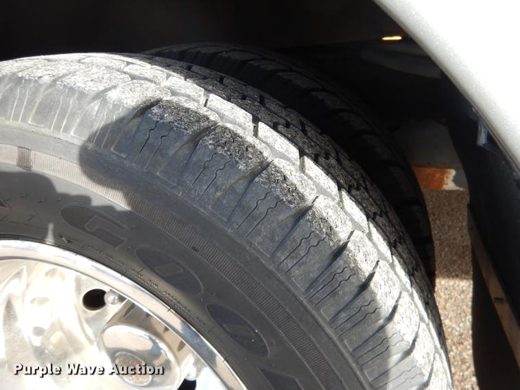 image for item FA9266 2005 Ford Econoline E450 shuttle bus