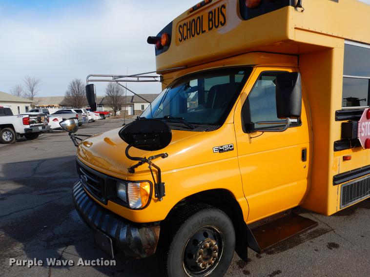 image for item FA9267 2003 Ford E450 school bus