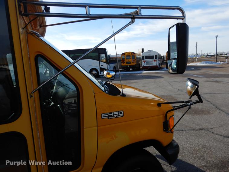 image for item FA9267 2003 Ford E450 school bus