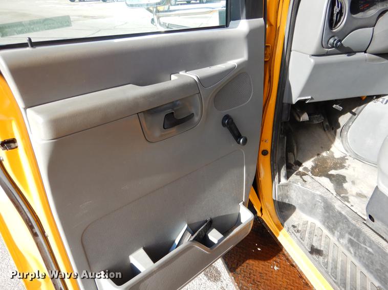 image for item FA9267 2003 Ford E450 school bus