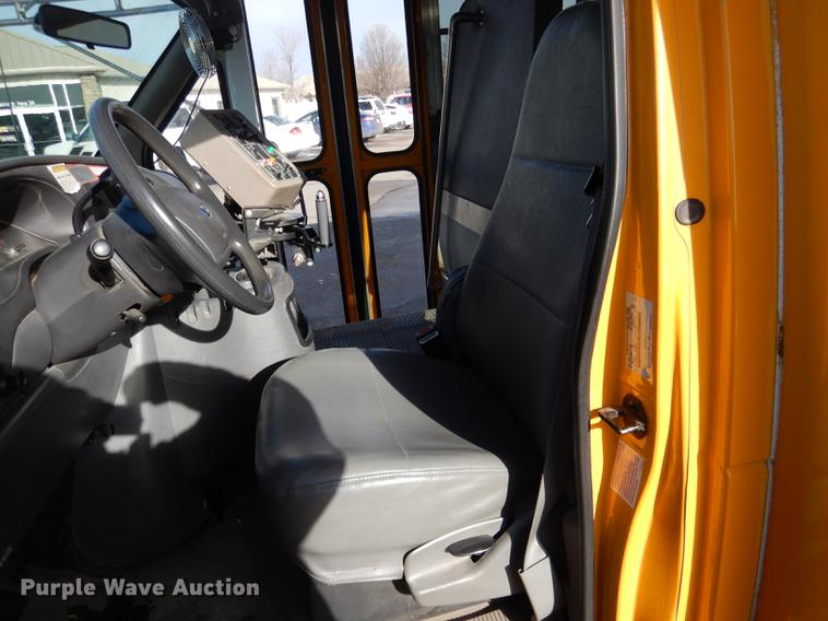 image for item FA9267 2003 Ford E450 school bus