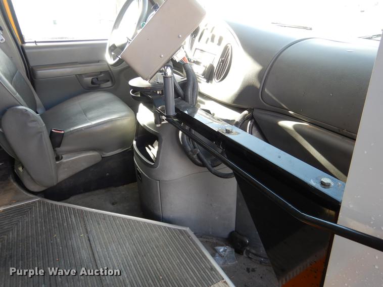 image for item FA9267 2003 Ford E450 school bus