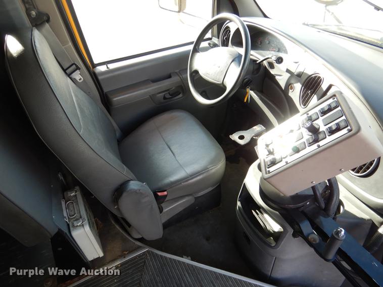 image for item FA9267 2003 Ford E450 school bus