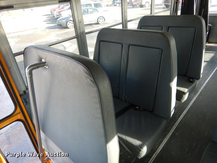 image for item FA9267 2003 Ford E450 school bus