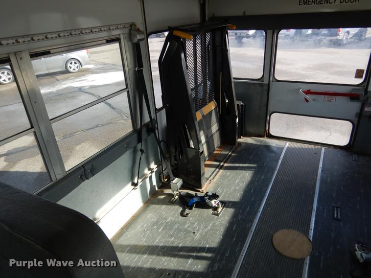 image for item FA9267 2003 Ford E450 school bus