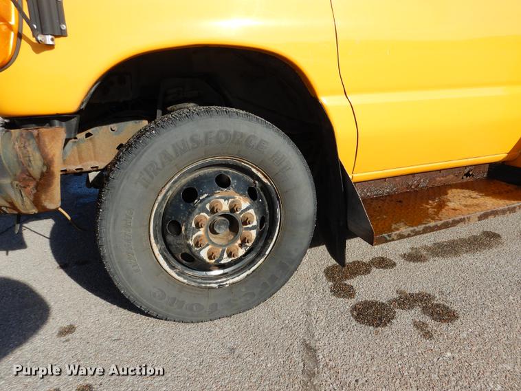 image for item FA9267 2003 Ford E450 school bus