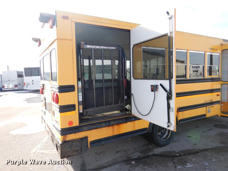 image for item FA9267 2003 Ford E450 school bus