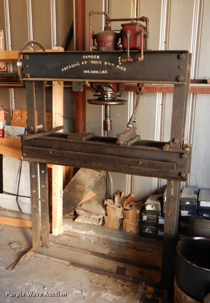 image for item FH9002 Hydraulic press