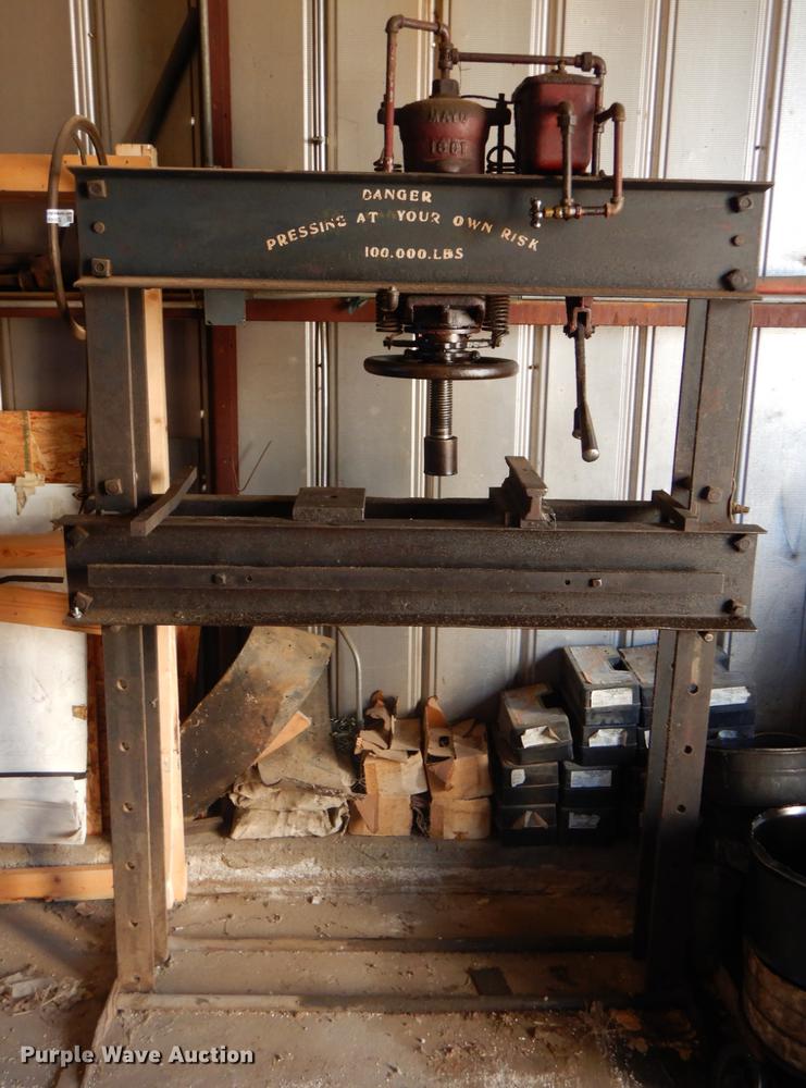 image for item FH9002 Hydraulic press