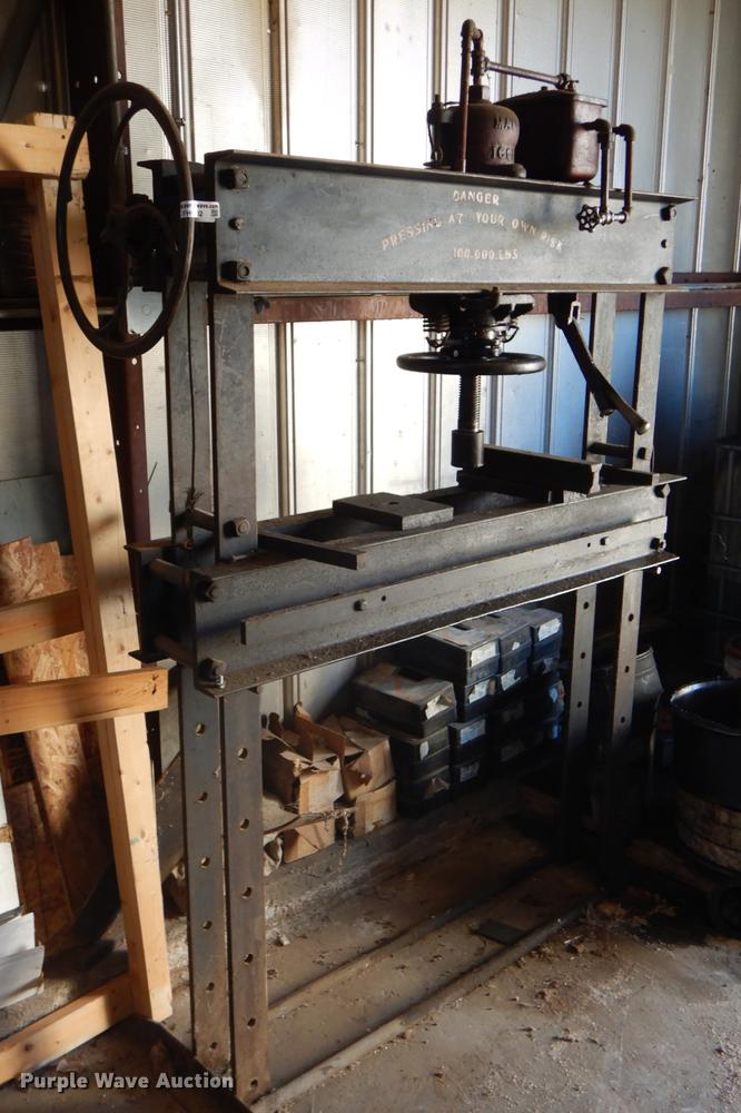 image for item FH9002 Hydraulic press