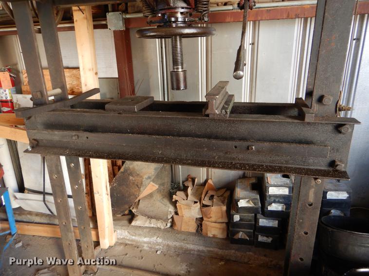 image for item FH9002 Hydraulic press