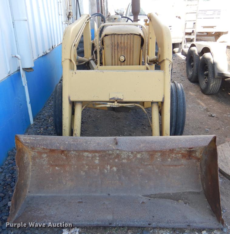 image for item FH9006 John Deere 1010 tractor