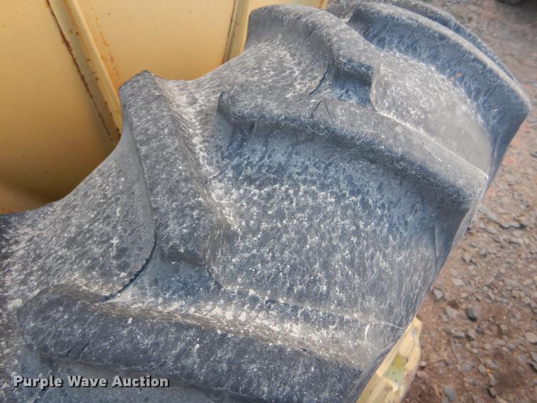 image for item FH9006 John Deere 1010 tractor