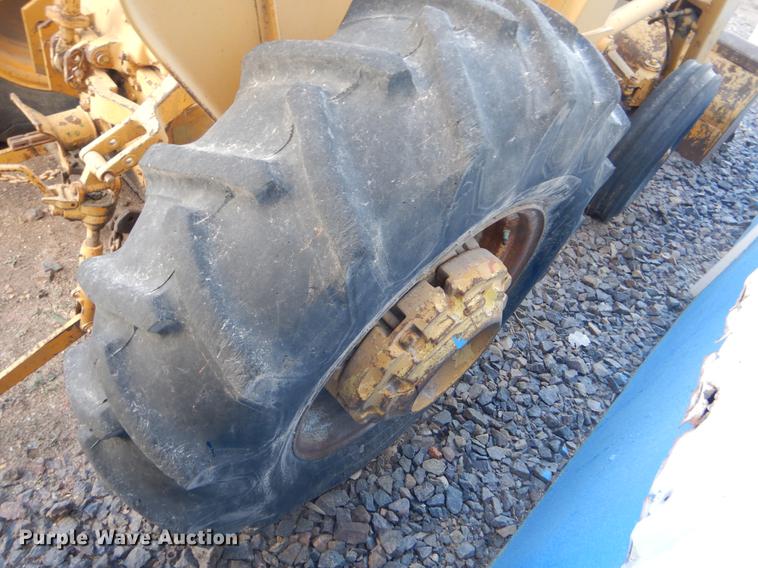 image for item FH9006 John Deere 1010 tractor