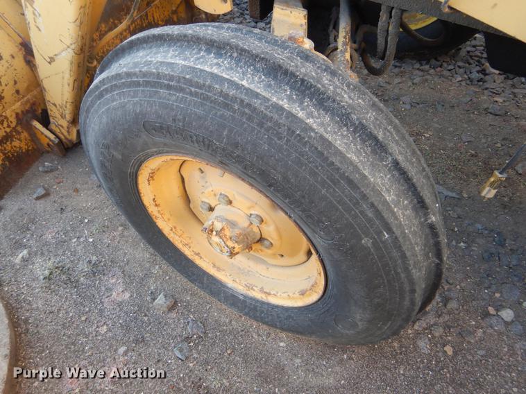 image for item FH9006 John Deere 1010 tractor