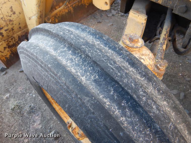 image for item FH9006 John Deere 1010 tractor