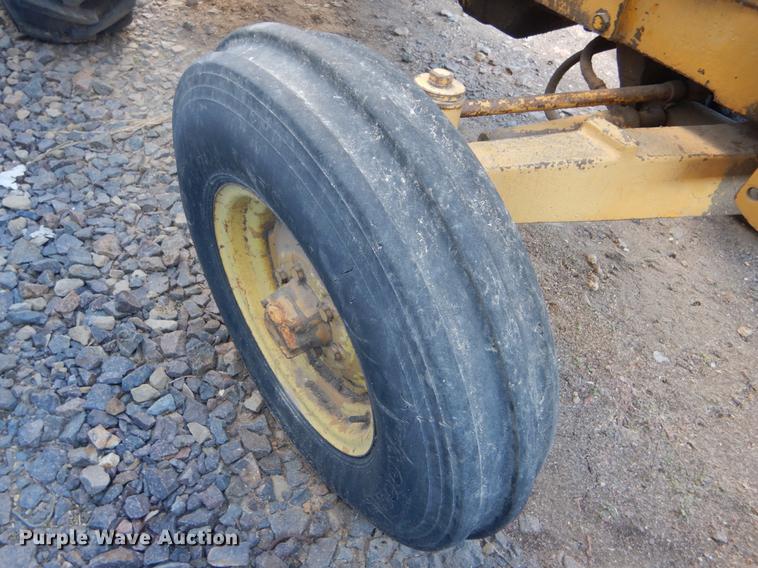 image for item FH9006 John Deere 1010 tractor