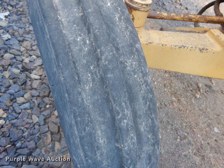 image for item FH9006 John Deere 1010 tractor