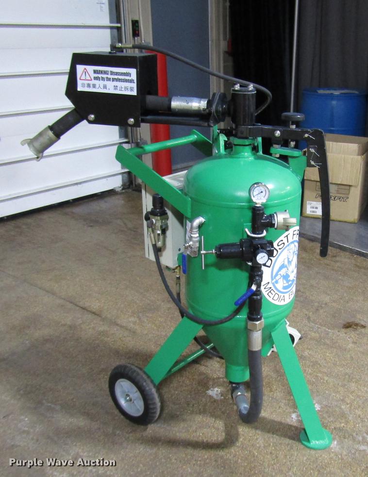 image for item FJ9616 Rovan dust free media blaster