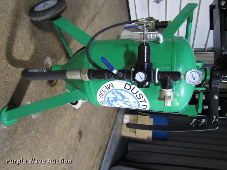 image for item FJ9616 Rovan dust free media blaster