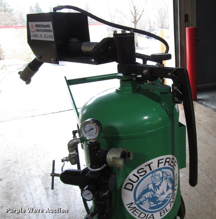 image for item FJ9616 Rovan dust free media blaster