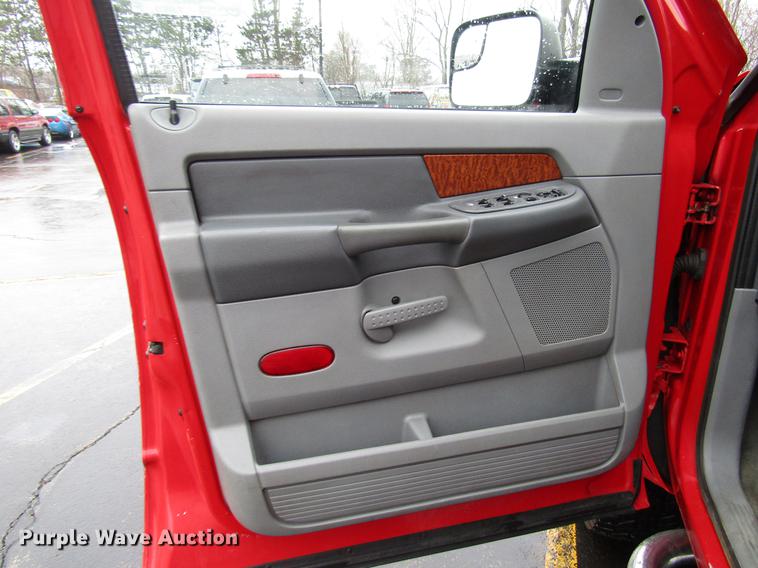 image for item FJ9619 2006 Dodge Ram 3500 Quad Cab pickup truck