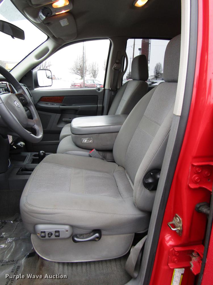 image for item FJ9619 2006 Dodge Ram 3500 Quad Cab pickup truck