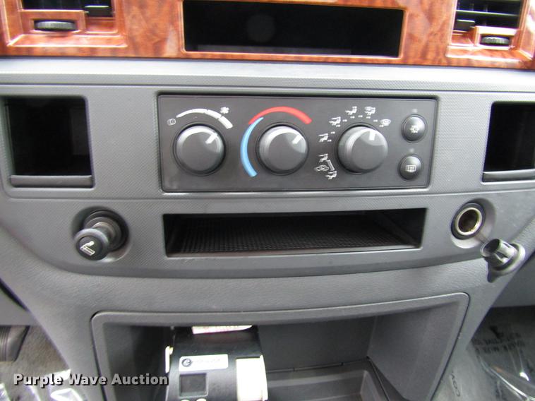 image for item FJ9619 2006 Dodge Ram 3500 Quad Cab pickup truck