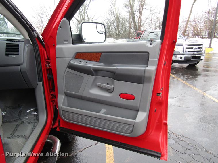 image for item FJ9619 2006 Dodge Ram 3500 Quad Cab pickup truck