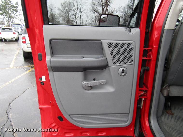 image for item FJ9619 2006 Dodge Ram 3500 Quad Cab pickup truck