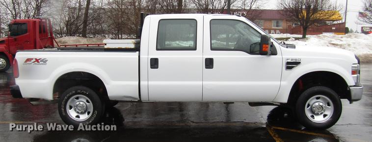 image for item FJ9621 2010 Ford F250 Super Duty Crew Cab pickup truck