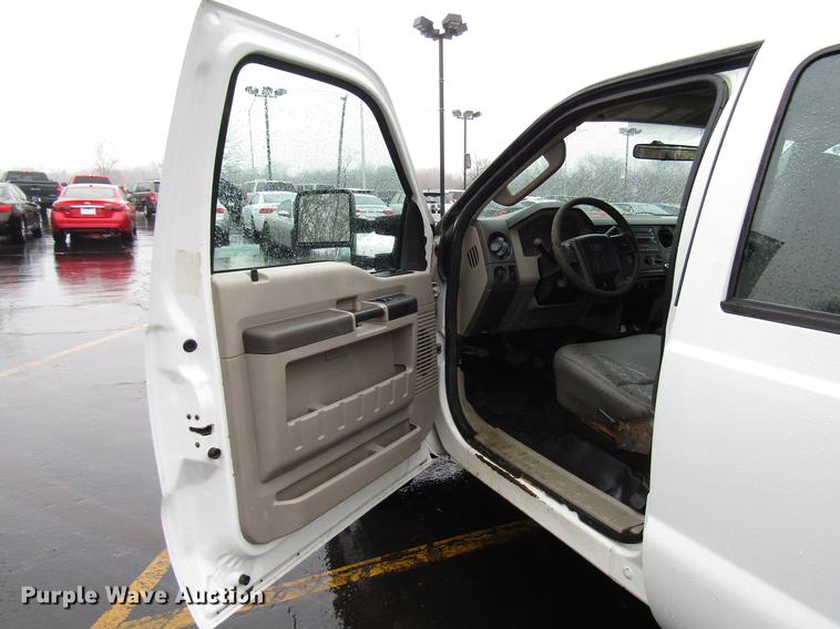 image for item FJ9621 2010 Ford F250 Super Duty Crew Cab pickup truck