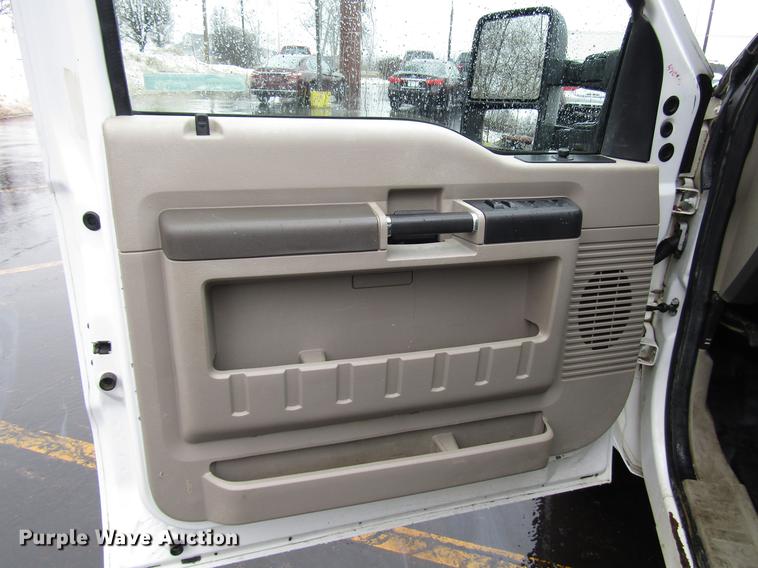 image for item FJ9621 2010 Ford F250 Super Duty Crew Cab pickup truck
