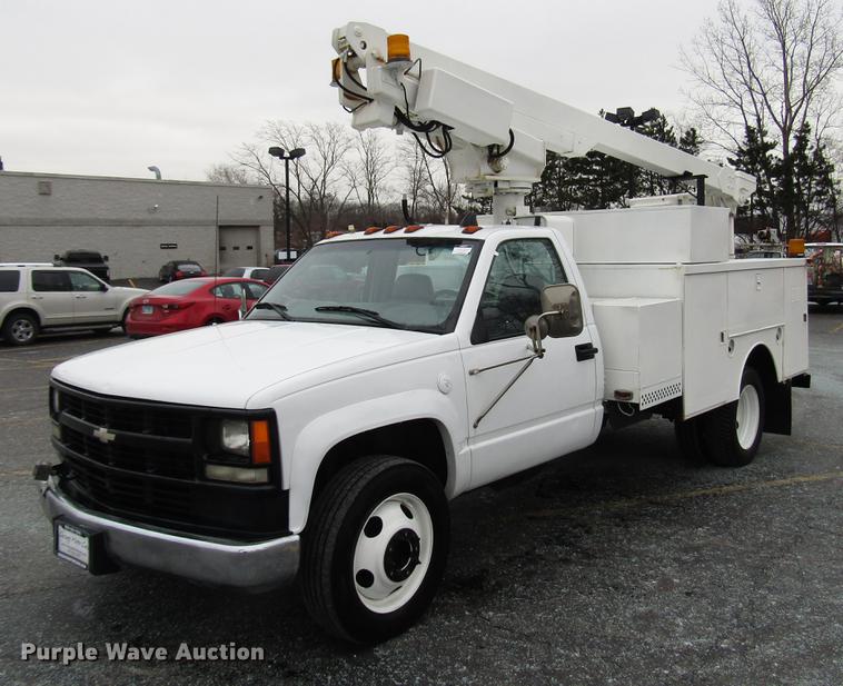 image for item FJ9622 2001 Chevrolet Silverado 3500 bucket truck